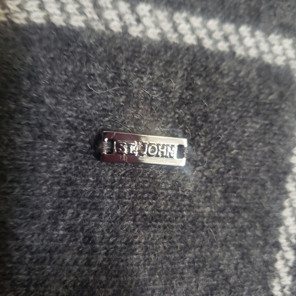 ST. John Wool Poncho With Lamb Leather Trim. - Picture 11 of 11